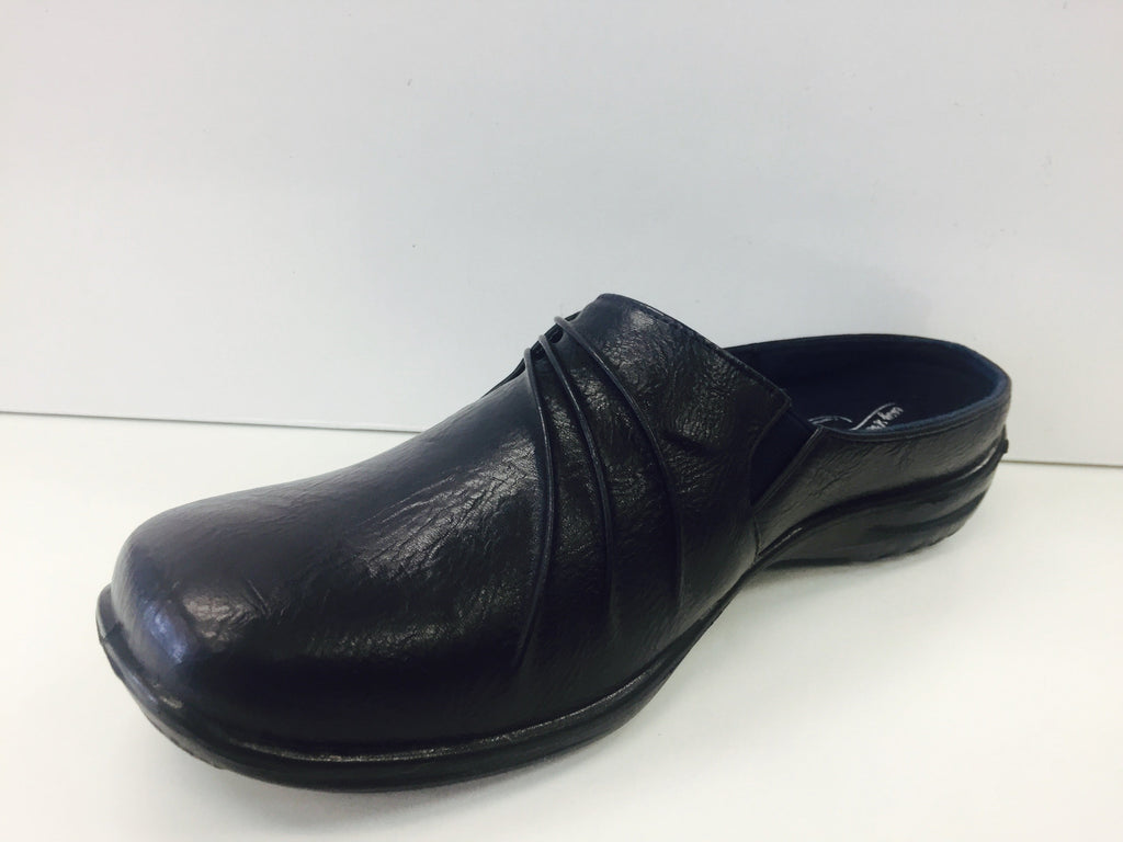Easy Street Holly - Simply Wide