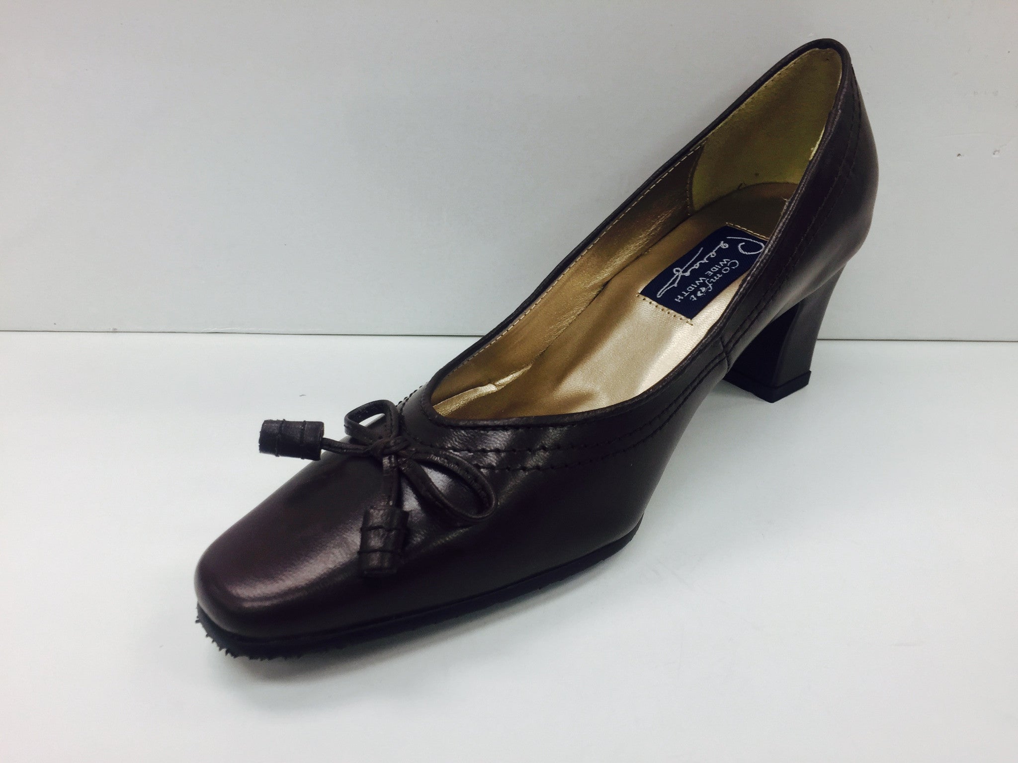 Peerage Cynthia LP8117 - Simply Wide