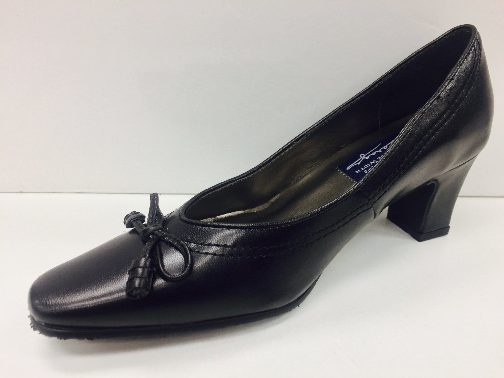 Peerage Cynthia LP8117 - Simply Wide